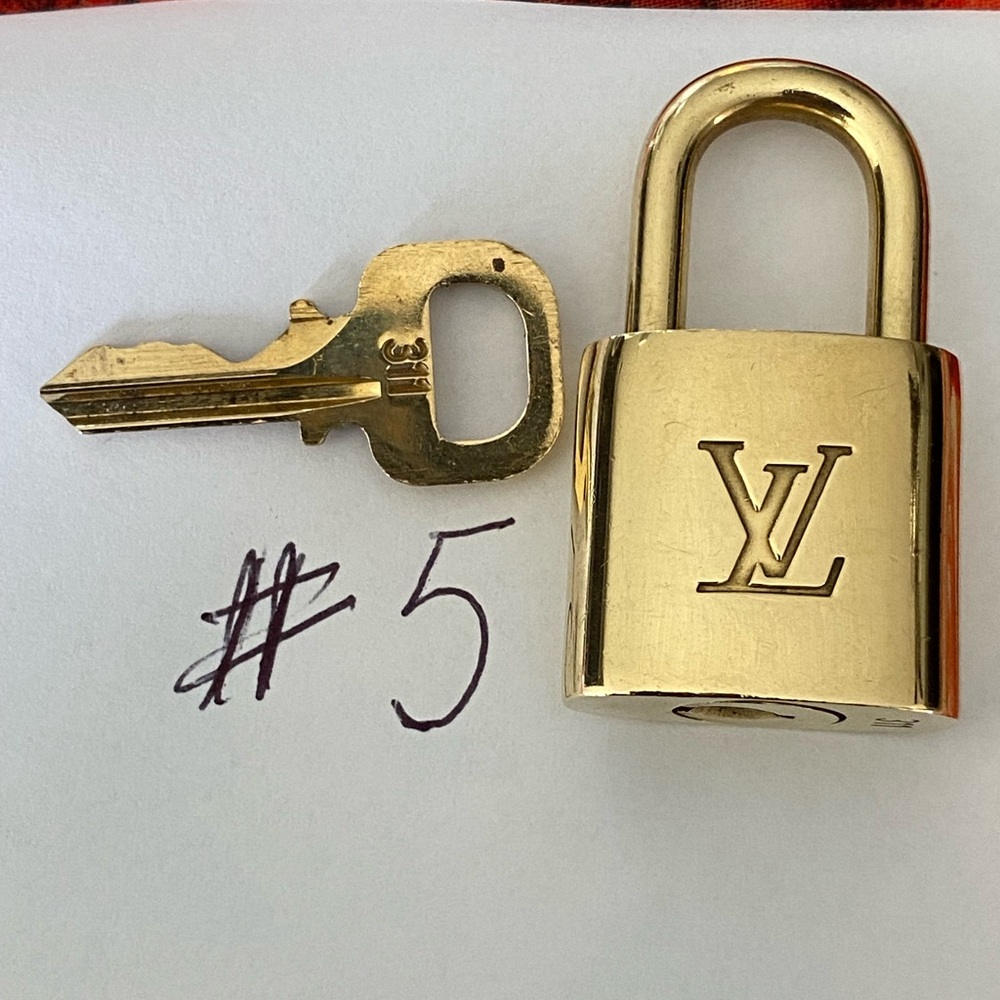 Beautiful Authentic Louis Vuitton Padlock & Key# 311. Preowned in good condition